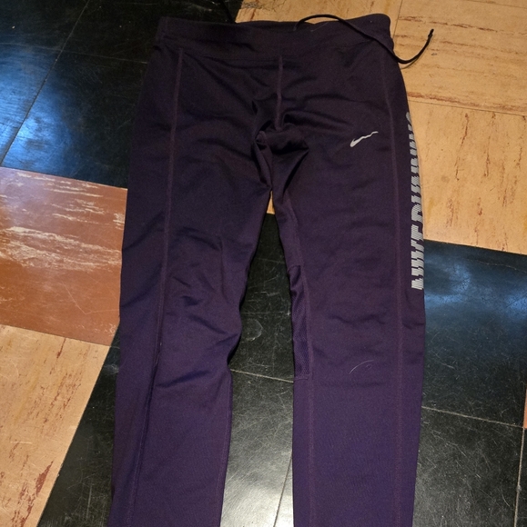 Nike DRI Fit Purple Leggings In A Misses Size Small VEUC - Picture 1 of 11